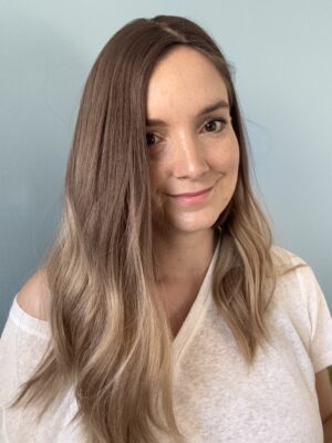 Volumateur capillaire en cheveux naturels pour cheveux fins et clairsemés.