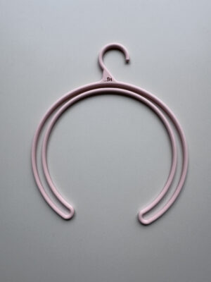 Cintre volumateur capillaire et perruque.