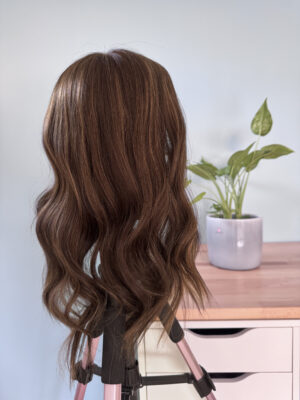 Volumateur capillaire Kate en cheveux naturels brésilien. Idéal pour cheveux fins, alopécie androgénétique ou cheveux clairsemés.