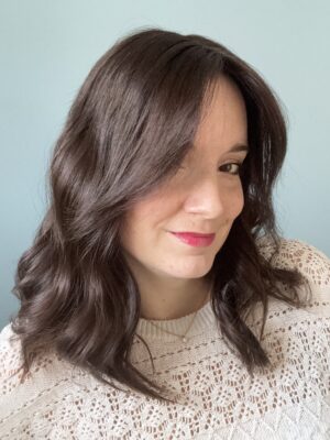 Volumateur capillaire Eva en cheveux naturels brésiliens pour alopécie androgénétique, cheveux fins ou manque de densité.